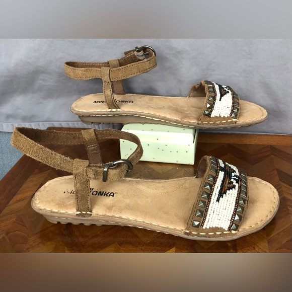 Minnetonka beaded leather strap on sandals 6 - Picture 2 of 8
